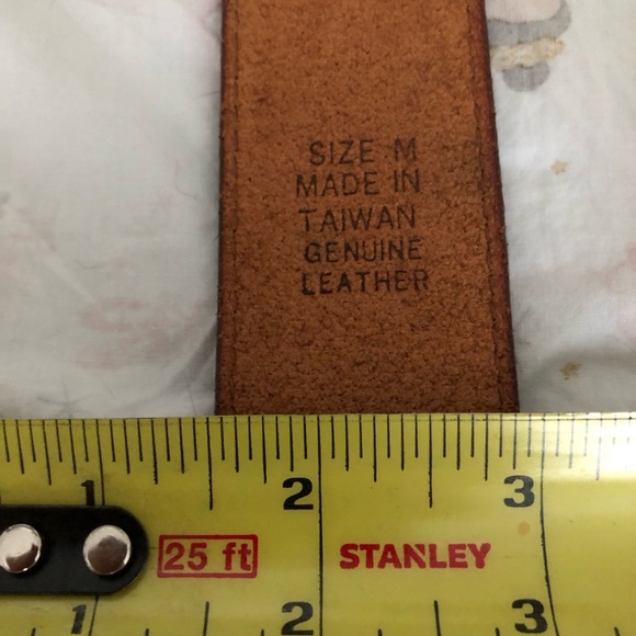 Studio New York, brown leather belt gold / brass rounded buckle 36 in long - Picture 5 of 6